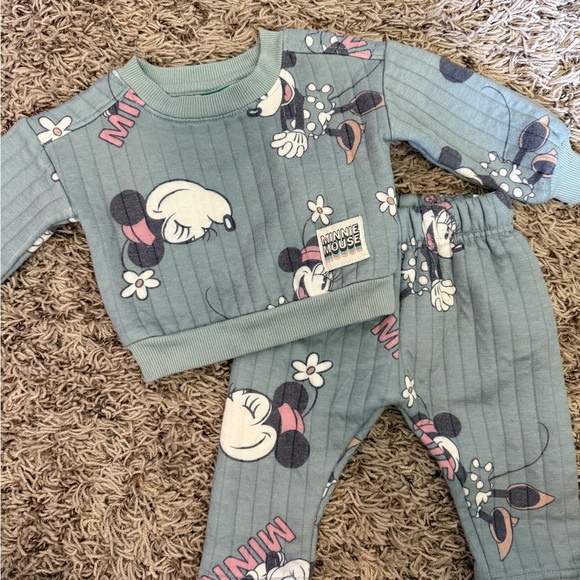 5/$20 Disney Teal and Pink Cozy Set with Minnie Mouse and Flowers - Picture 1 of 1